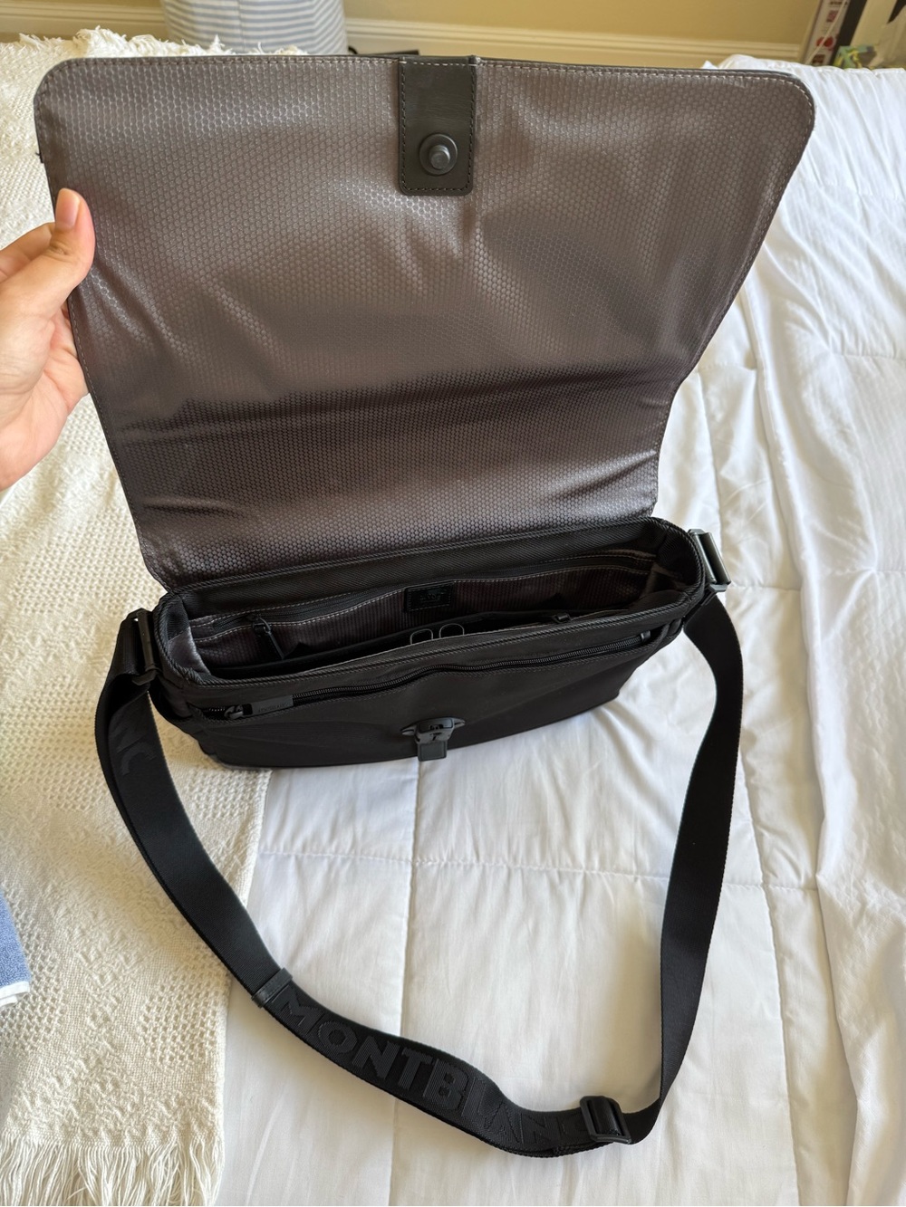 Montblanc Nightflight Messenger Bag - Picture 4 of 13